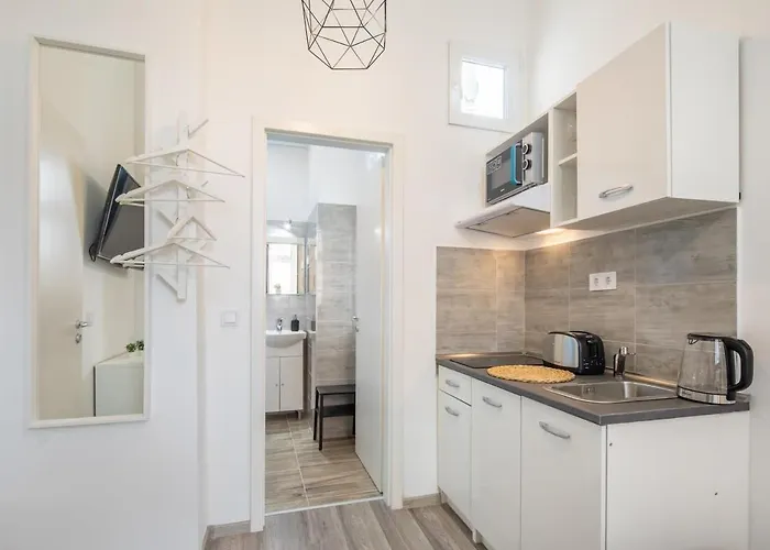 Super - New - * Budapesta